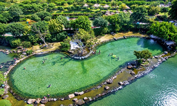 Suối nước nóng Bình Châu